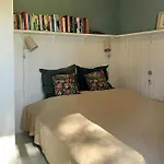Yellow Summer House With Character And Tranquility Ferienhaus