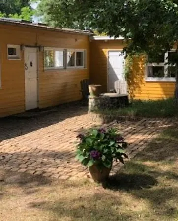 Ferienhaus Yellow Summer House With Character And Tranquility *