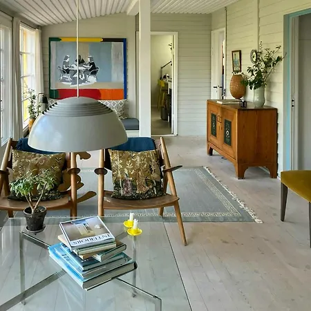 Hébergement de vacances Yellow Summer House With Character And Tranquility