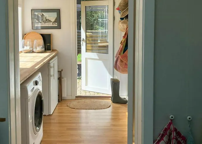 Yellow Summer House With Character And Tranquility * Hornbaek