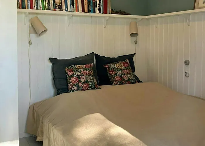 Yellow Summer House With Character And Tranquility Holiday home