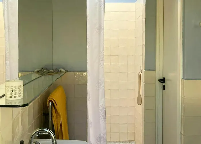 Yellow Summer House With Character And Tranquility Holiday home *