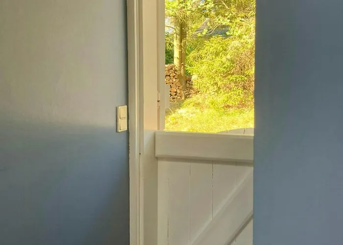 Yellow Summer House With Character And Tranquility * Hornbaek